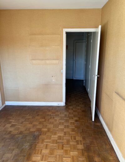 Piece d'un appartement en cours de débarras à Paris Rue Philippe