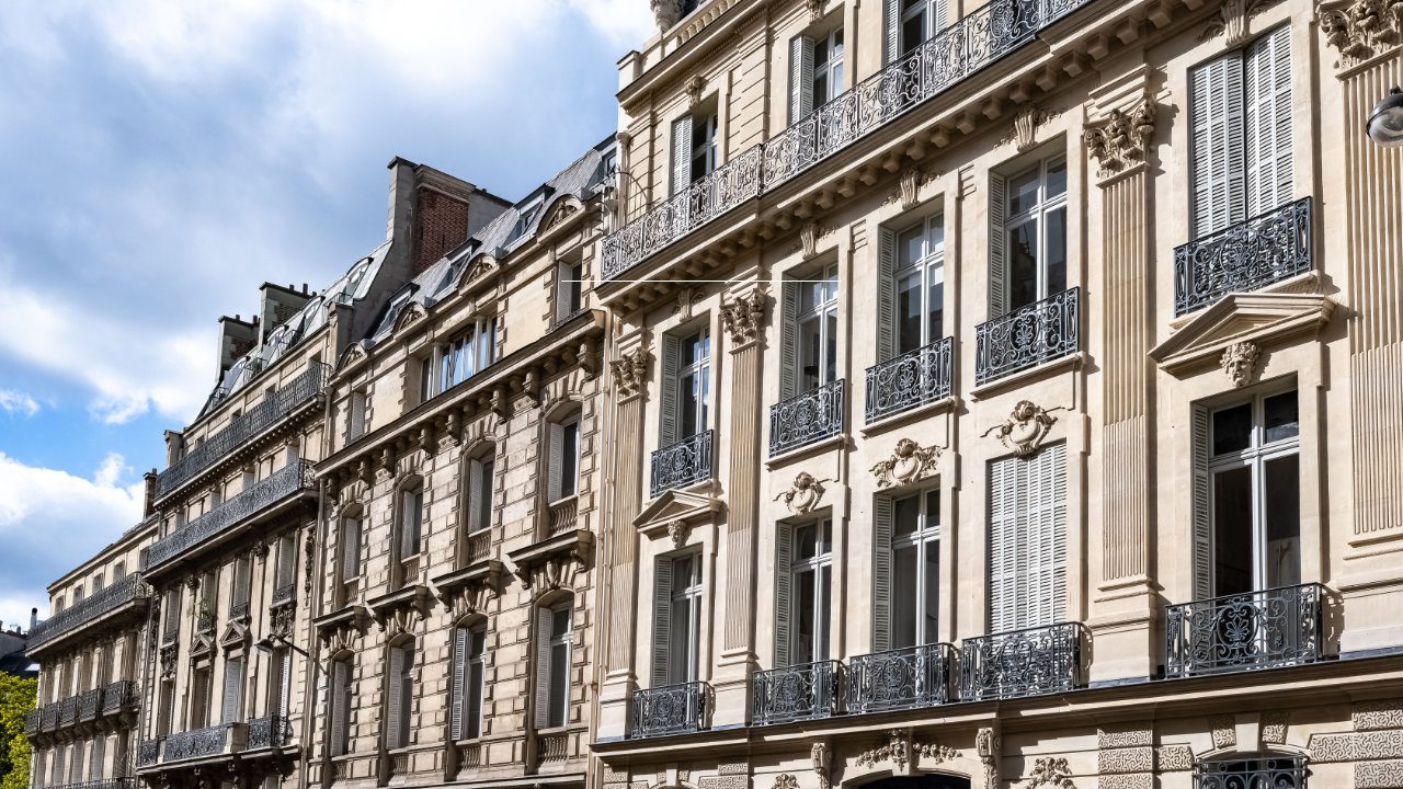 Debarras a Paris, bel immeuble à Montmartre, rue Lepic