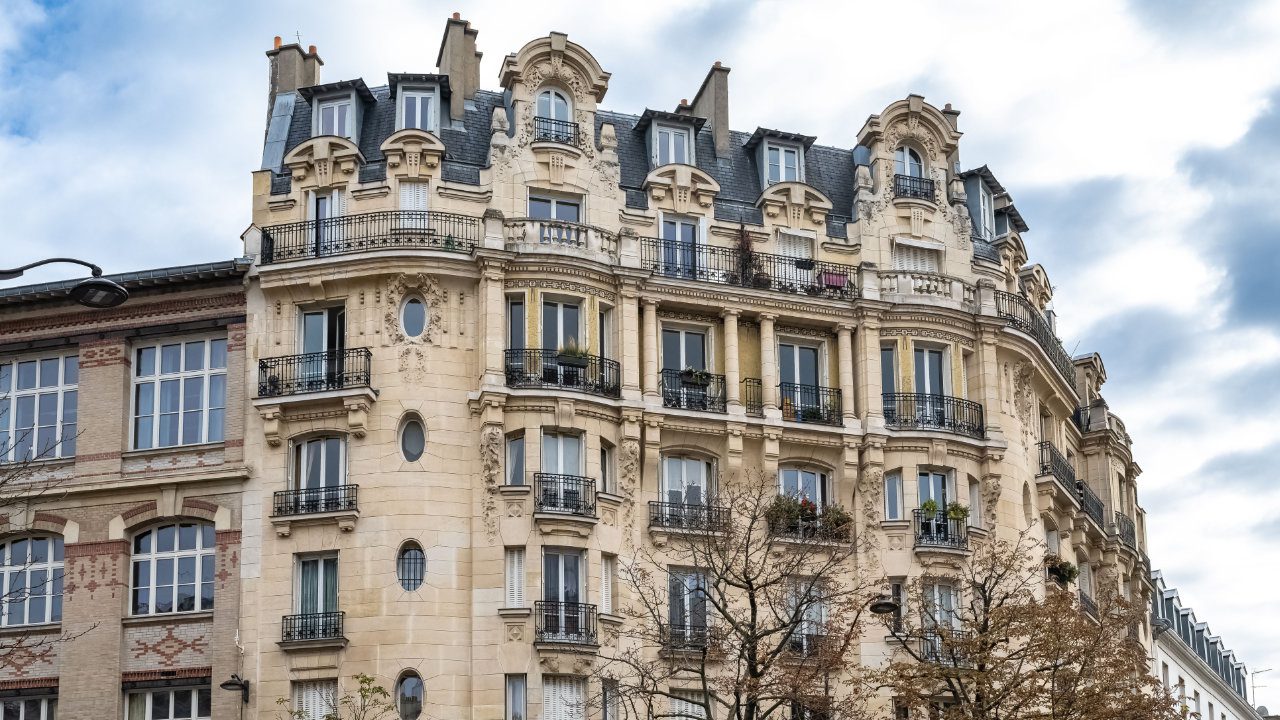 Débarras Paris 75004 Débarras Paris 5 Quai de la Corse Paris, immeubles anciens avenue Daumesnil, façades et fenêtres typiques