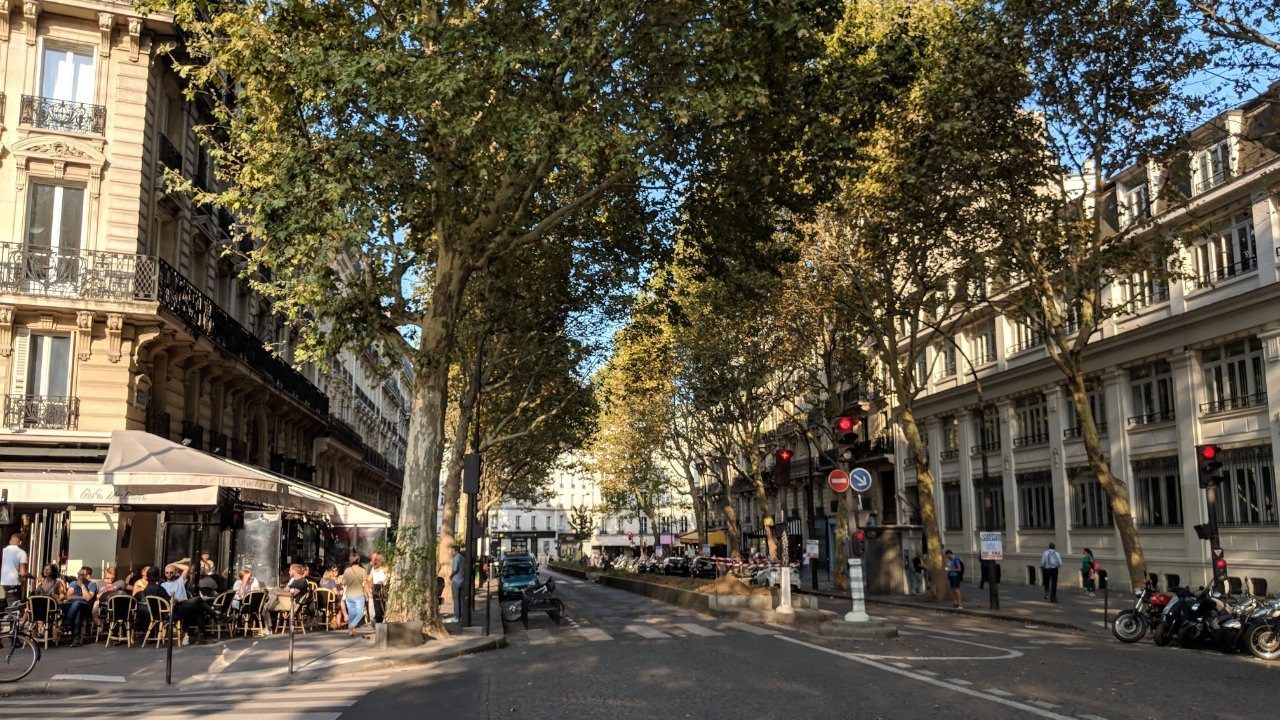 prochee dela rue de Rivoli Haussmann, un immeuble haussmannien