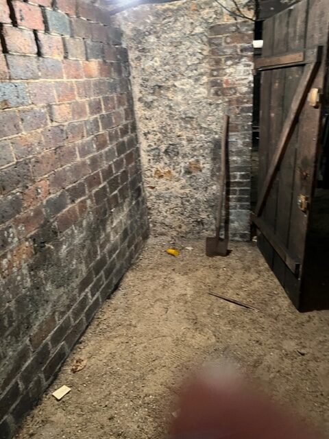 Débarras de cave à Paris : tri, évacuation et cave encombrée